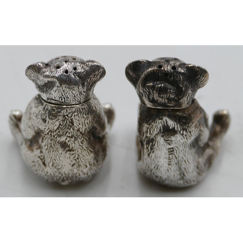 198 - 2 Birmingham silver novelty pepper pots in form of seated teddy bears, 1 Birmingham 1910, 4cm high (... 