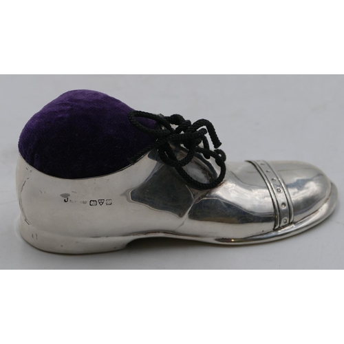 201 - A George V silver large novelty pin cushion in form of a shoe, Chester 1923 (makers mark rubbed), 12... 