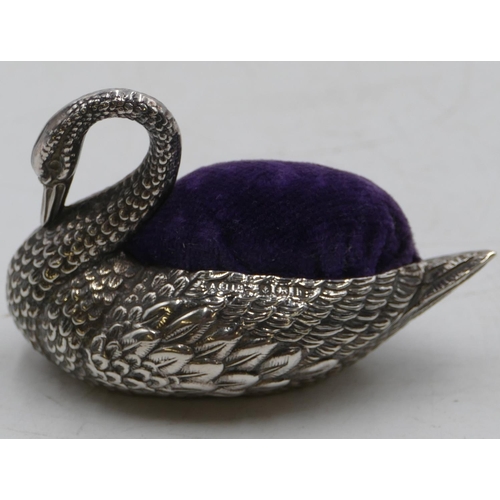 203 - An Edward VII novelty silver pin cushion of form of a swan, Birmingham 1907, makers mark A & L Ltd, ... 