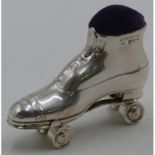 204 - A George V novelty silver pin cushion in form of a roller skate, Birmingham 1910, makers mark C & N,... 