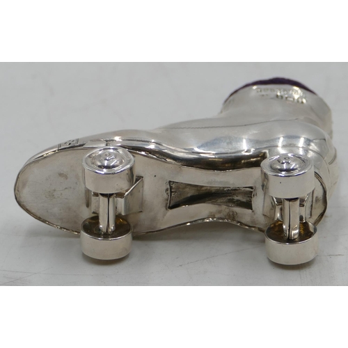 204 - A George V novelty silver pin cushion in form of a roller skate, Birmingham 1910, makers mark C & N,... 