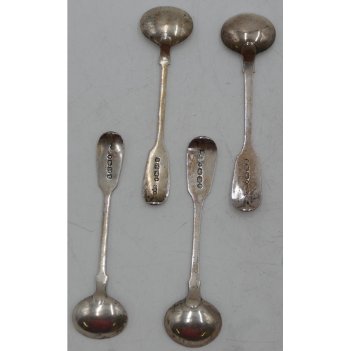 216 - A Harlequin set of 4 silver salt spoons, 2 dated Exeter 1847, 2 dated Exeter 1851, 1.2oz.