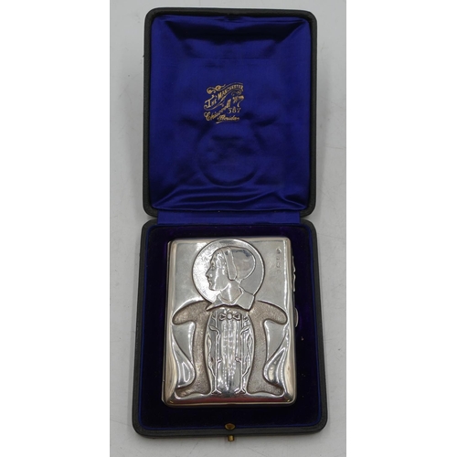 230 - An Edward VII silver Art Nouveau card case with embossed figurehead, floral and ribbon decoration, h... 