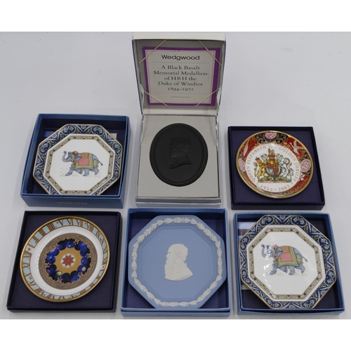 25 - A Wedgewood limited edition black basalt memorial oval plaque 