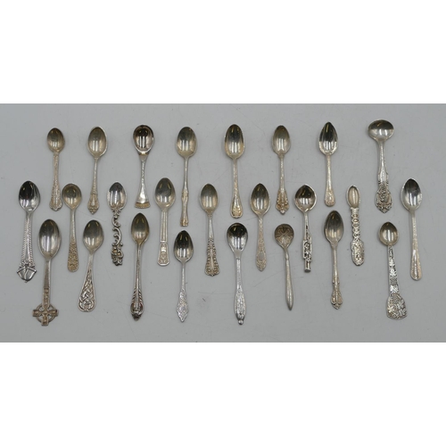 258 - A quantity of 925 silver salt and other spoons (25 pieces) 4.4oz