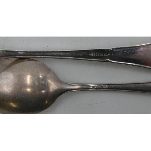 273 - A set of 8 800 silver-coloured metal small forks and 8 matching teaspoons, 11.4 oz gross. (16)