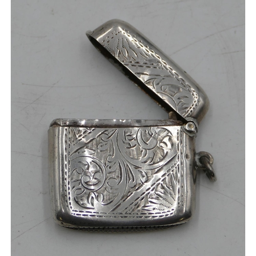 283 - A Birmingham silver concave shaped Vesta case with chased leaf and scroll decoration, hinged lid (sl... 