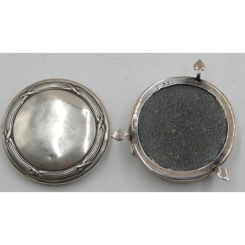 287 - A Birmingham silver round trinket box with hinged lid (hinge a/f) enclosing blue velvet interior and... 