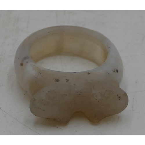 304 - An agate style hard stone ring. Size Z