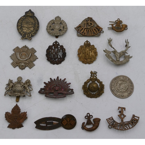 318 - An early oval flying cap badge, an Australian Commonwealth military forces cap badge, a South Africa... 