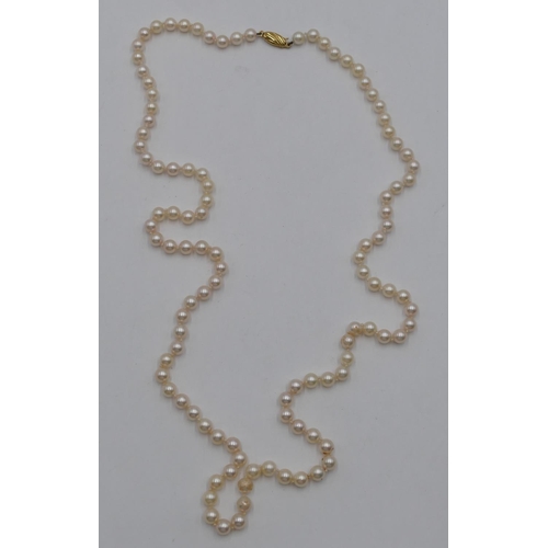 323 - A cultured pearl necklace with 9ct gold clasp, 78cm long.