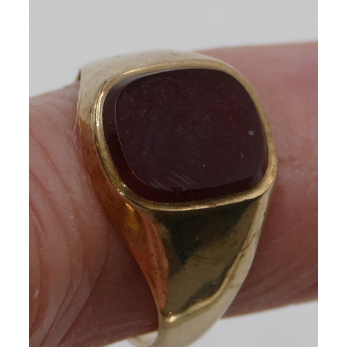 335 - A 9ct gold gentleman's signet ring set with red stone, size M, 2.8 grams gross.