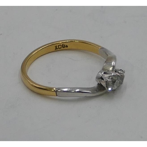 344 - An 18ct gold twist ring set with 2 diamonds approx. 0.15ct, size Q, 3.2 grams gross.