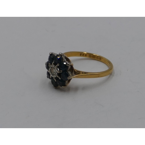 385 - An 18ct gold ladies' cluster ring set with centre small diamonds and surrounded by 8 sapphires, size... 