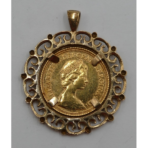 403 - A gold half sovereign mounted in 9ct gold pendant, removable mount, 1982, overall weight 7.6 grams.