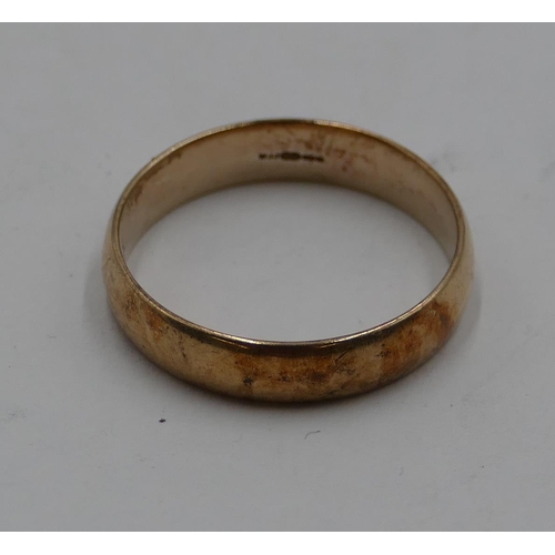 407 - A 9ct gold wedding ring, size O, 2.7 grams.