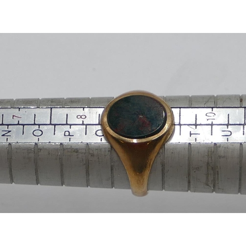 421 - A 9ct gold oval signet ring set with green and red stone, size R, 3.8 grams gross.