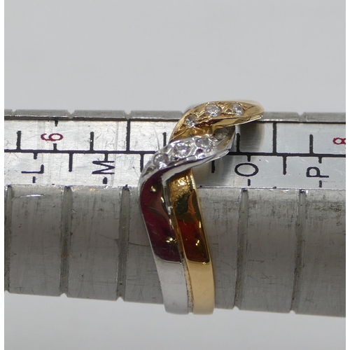 432 - An 18ct 2-coloured gold twist ring set with clear stones, size N/O, 2.8 grams.