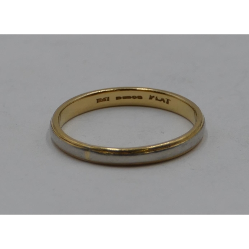 435 - An 18ct gold and platinum wedding ring, makers mark DT, size V/W, 3.9 grams.