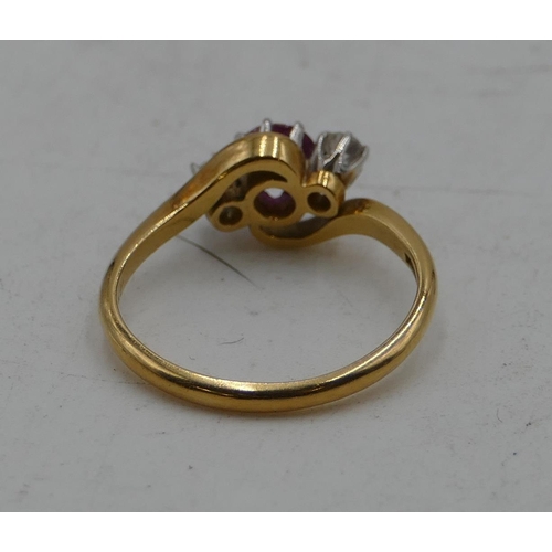 513 - An 18ct gold twist ring with centre ruby flanked by 2 small diamonds, size L. 2.9 grams.