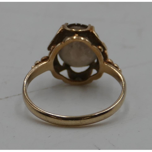 550 - A 9ct gold ladies' smoky quartz ring with pierced rim, size L/M, 2.1 grams gross.