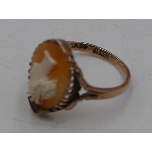 562 - A 9ct gold ladies' cameo ring with raised figurehead of a lady, size S, 4.1 grams gross.