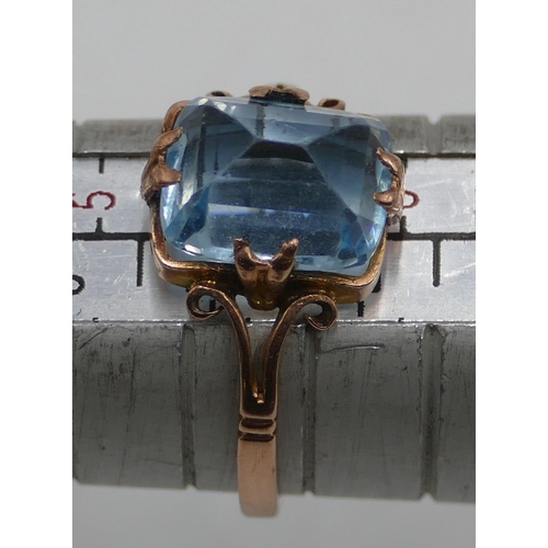 563 - A 9ct gold ladies' ring set with pale blue stone, size L.