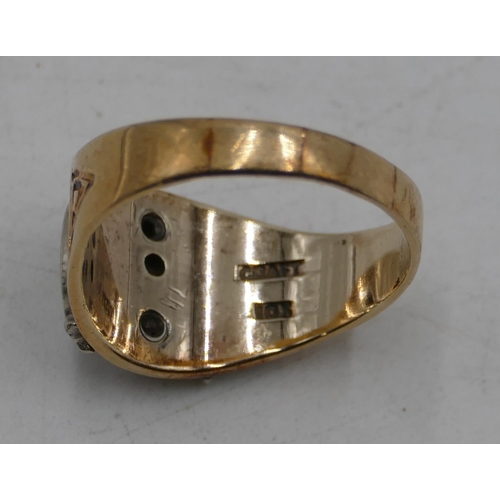 585 - A 9ct gold American gentleman's ring with 2 raised eagles mounted with solitaire diamond, approx. 0.... 