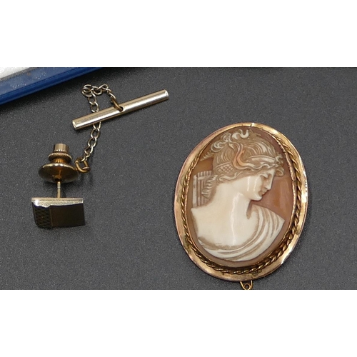 596 - An oval 9ct gold-mounted cameo brooch shoulder length portrait of a young lady, 4cm high, a plated s... 