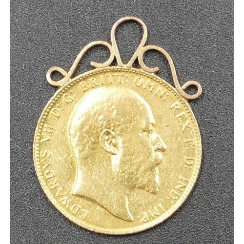 610 - An Edward VII gold sovereign with welded with pendant top, 1907, 8.4 grams gross.