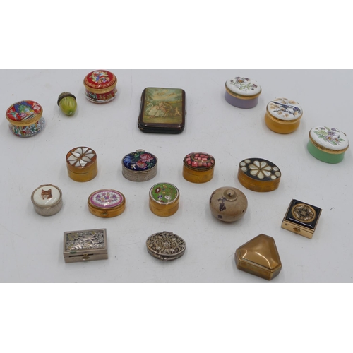 730 - 3 Crummles oval enamelled pill boxes with hinged lids, 2 Halcyon Days enamelled circular pill boxes ... 