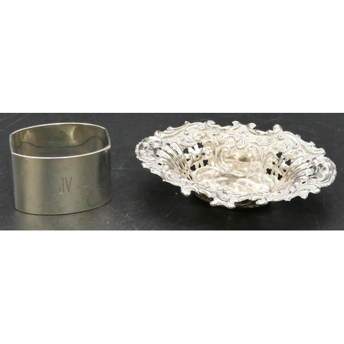 279 - A London plain silver napkin ring and a small Birmingham silver oval scallop shaped sweetmeat dish w... 