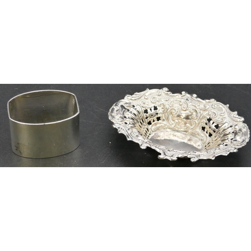 279 - A London plain silver napkin ring and a small Birmingham silver oval scallop shaped sweetmeat dish w... 