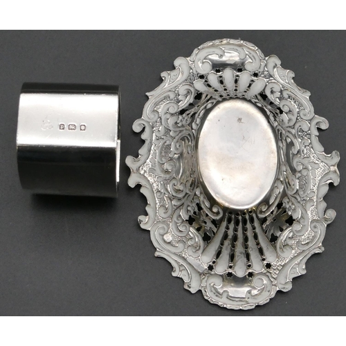 279 - A London plain silver napkin ring and a small Birmingham silver oval scallop shaped sweetmeat dish w... 