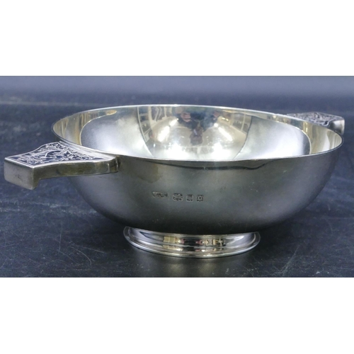 327 - A George V silver round 2-handled porringer with engraved branch and leaf decoration, London 1929, m... 