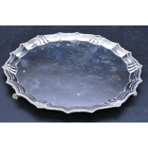 328 - An Edward VIII silver pie crust card tray, with gadroon rim, on 3 splayed claw feet, Birmingham 1936... 