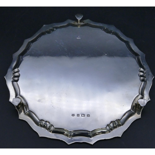 328 - An Edward VIII silver pie crust card tray, with gadroon rim, on 3 splayed claw feet, Birmingham 1936... 