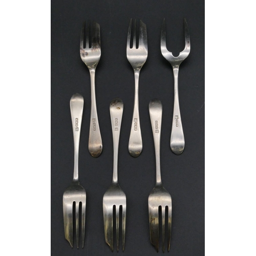 338 - A Sheffield silver small bread fork and 5 Sheffield silver cake forks, 3.5oz. (6)