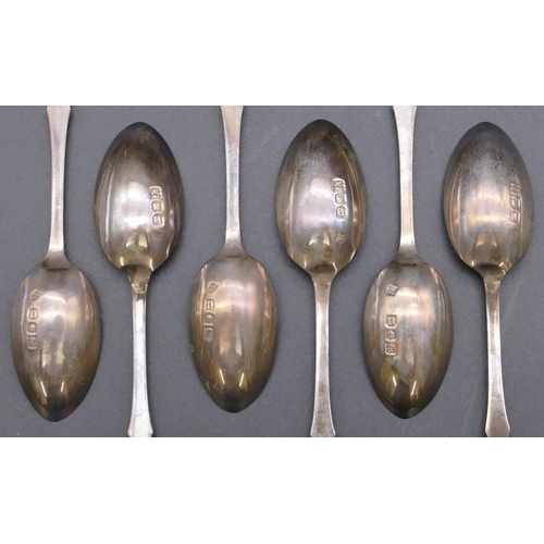 350 - A set of 6 London silver teaspoons with scallop shaped handles, in fitted leather case, 1.7oz.