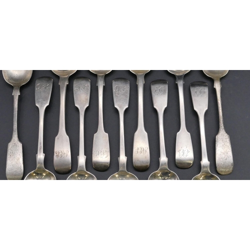 352 - A Harlequin set of 11 London and Exeter teaspoons, 7oz.