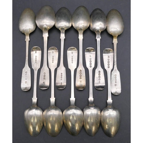 352 - A Harlequin set of 11 London and Exeter teaspoons, 7oz.