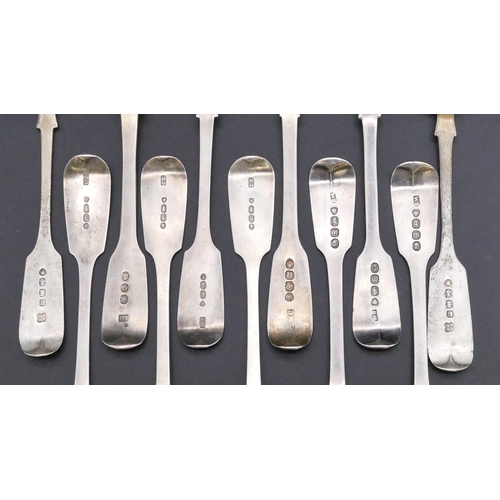 352 - A Harlequin set of 11 London and Exeter teaspoons, 7oz.