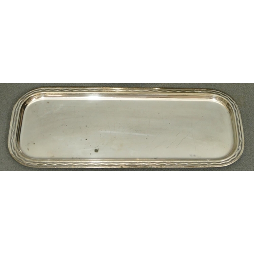 363 - An Oval silver plated 2-handled tray with pierced scallop shaped gallery, 37cm wide and a rectangula... 