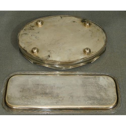 363 - An Oval silver plated 2-handled tray with pierced scallop shaped gallery, 37cm wide and a rectangula... 