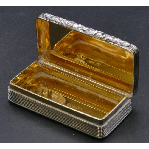 374 - A William IV silver rectangular shaped snuff box with allover engine turned decoration, hinged lid, ... 