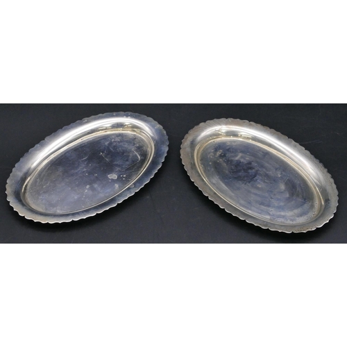 376 - A pair of Continental oval sterling silver scallop shaped dishes, 16.7cm wide, 6.3oz (2)