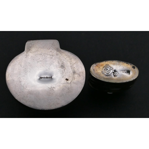 389 - A 925 silver pill box with hinged shell shaped top, 4.7cm wide and an Eastern silver coloured metal ... 