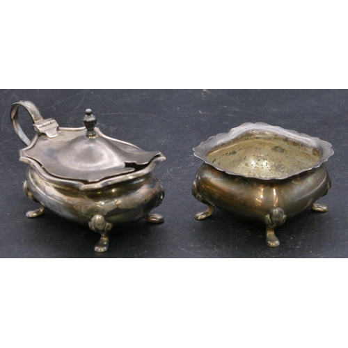 391 - A Birmingham silver rectangular bulbous shaped mustard pot with hinged lid with matching square salt... 