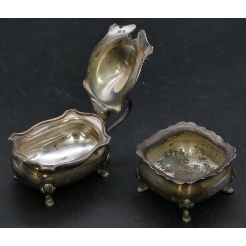 391 - A Birmingham silver rectangular bulbous shaped mustard pot with hinged lid with matching square salt... 