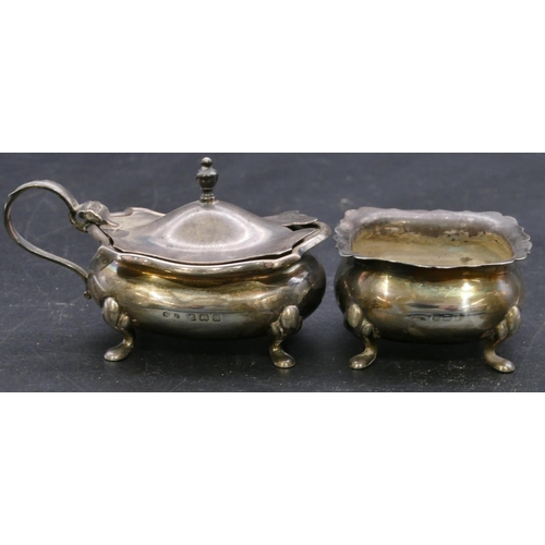 391 - A Birmingham silver rectangular bulbous shaped mustard pot with hinged lid with matching square salt... 